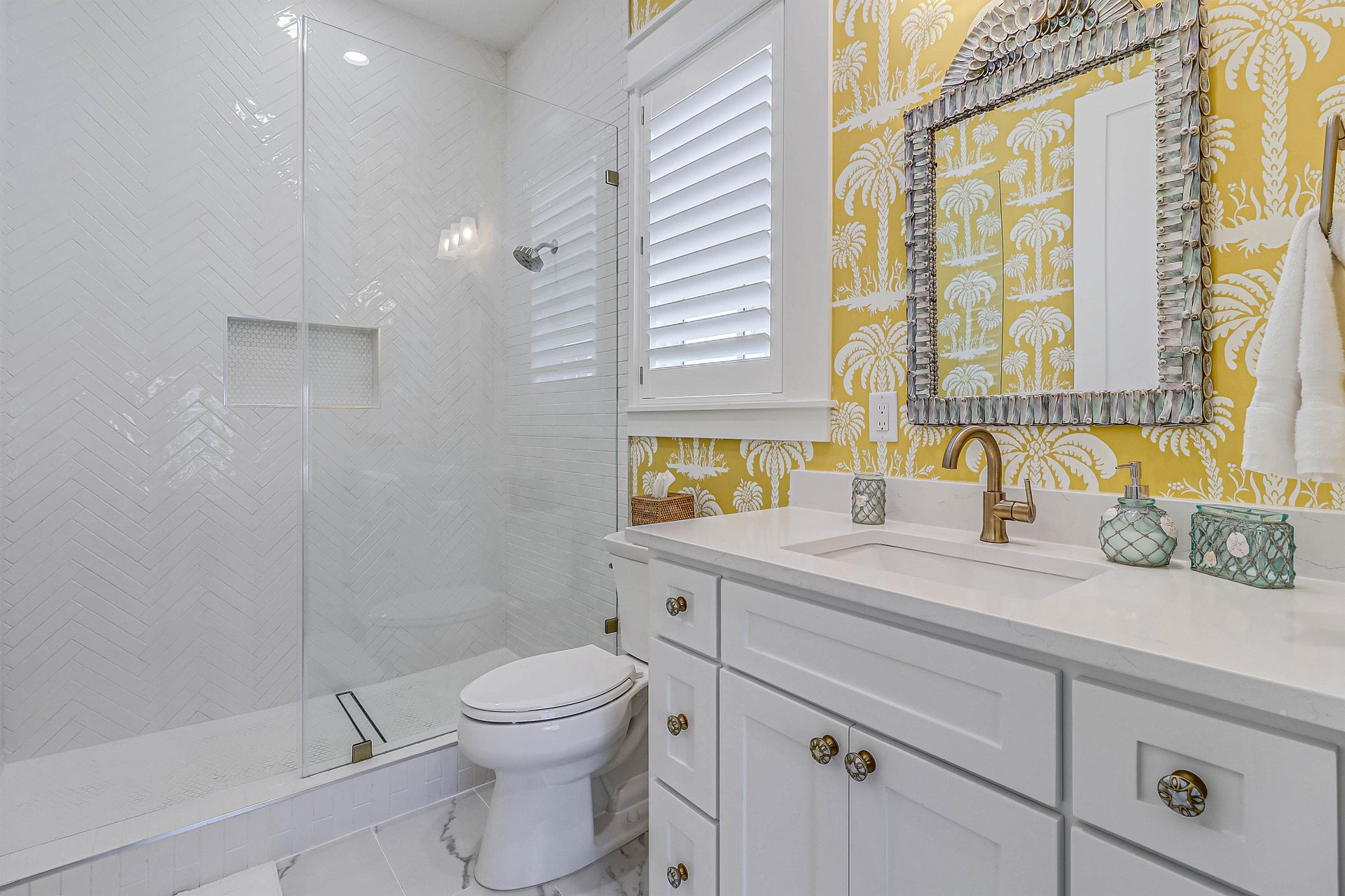 Full Bathroom, 1st Floor