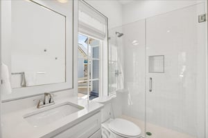 2nd Floor, Detached Queen Ensuite