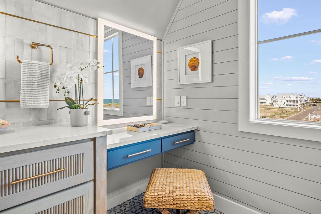 Primary King Bathroom, 3rd Floor