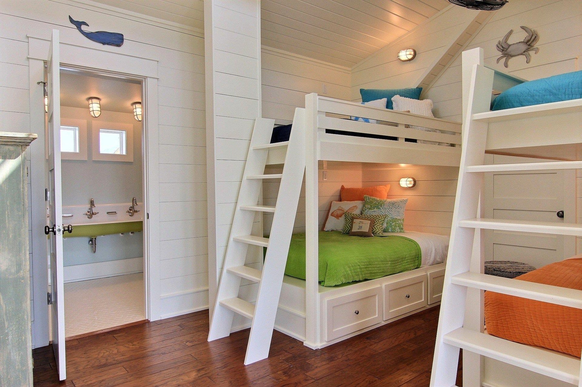 Third Floor Bunkroom—Twin over Queen Bunks