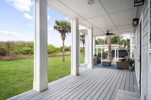 Back Porch Lounge, 1st Floor