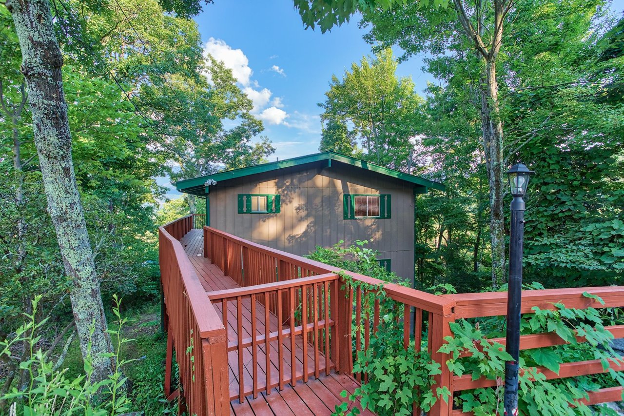 Catwalk entrance at Bushwood Lodge, a 3bedroom cabin rental located in Gatlinburg