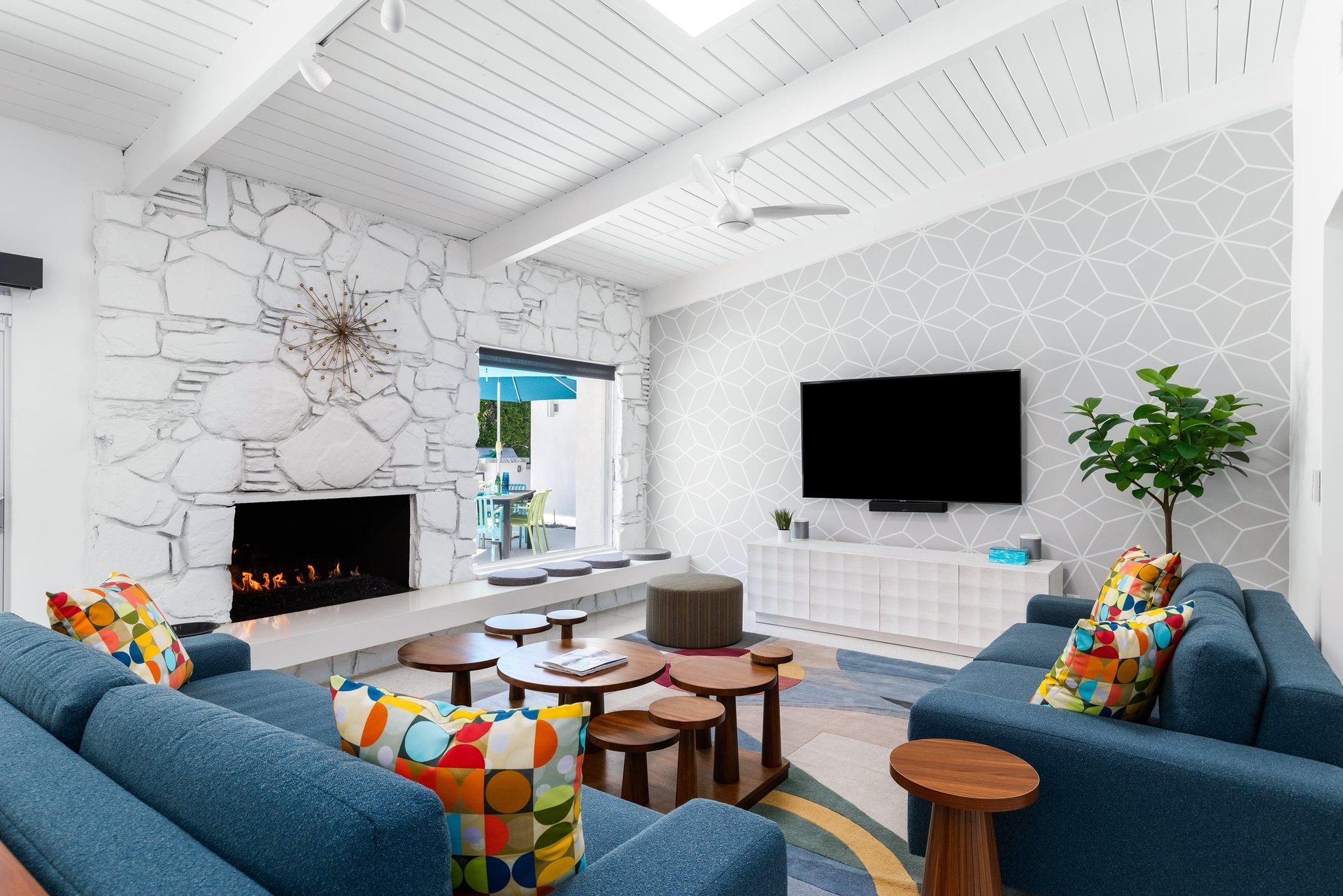The skylight and large windows bring in plenty of natural lighting.
