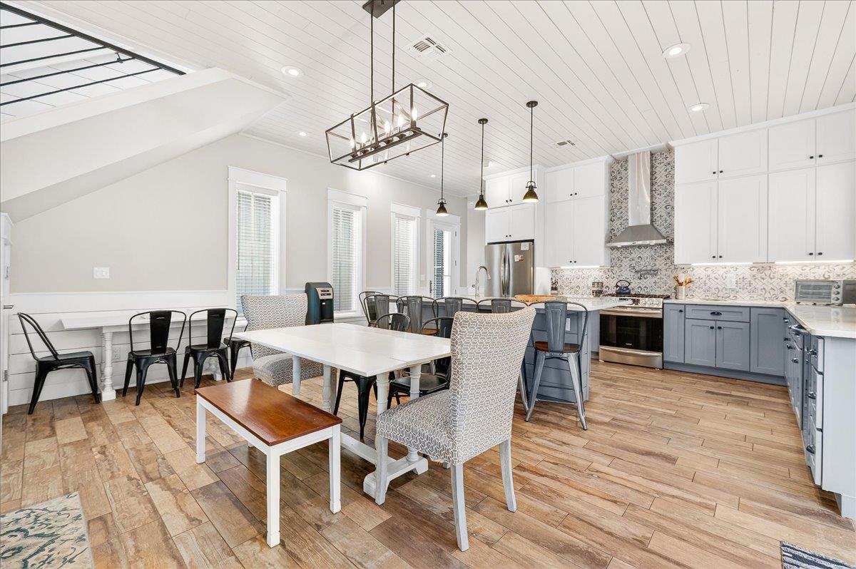 1st Floor, Dining Area