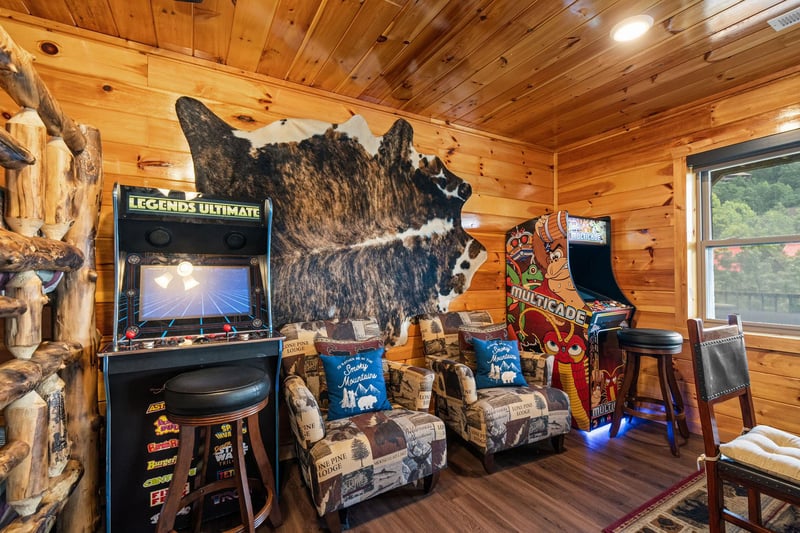 2 Arcade machines with seating