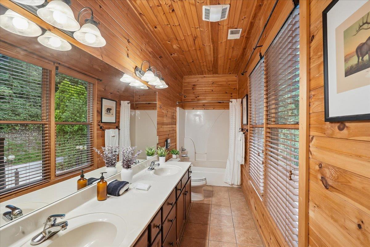032Primary Bath