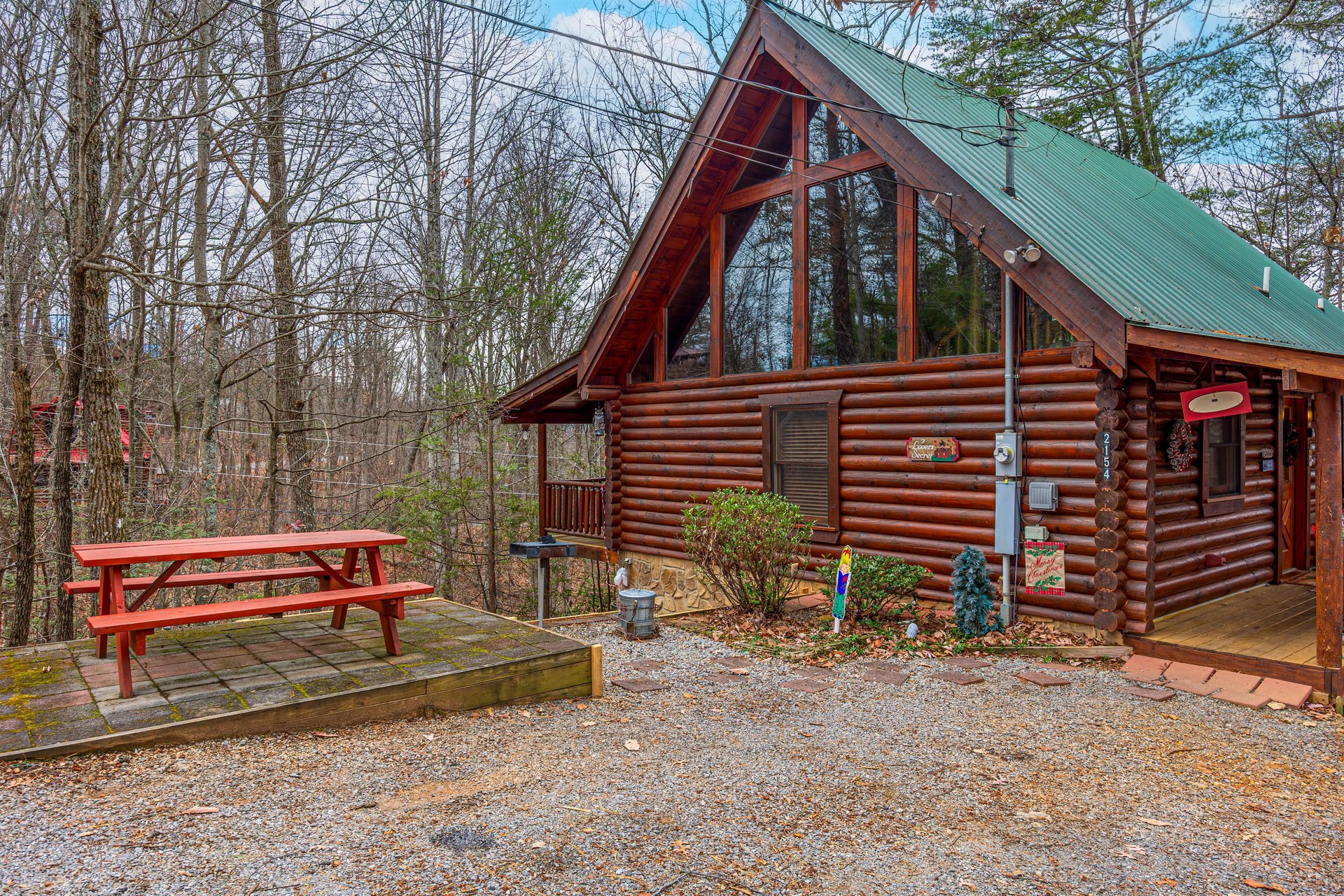 A Lovers Secret Exterior Side with Picnic Table