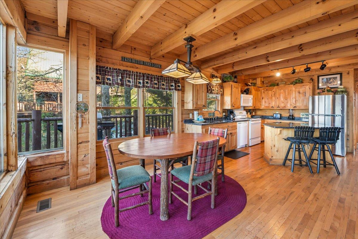 28Dining Area