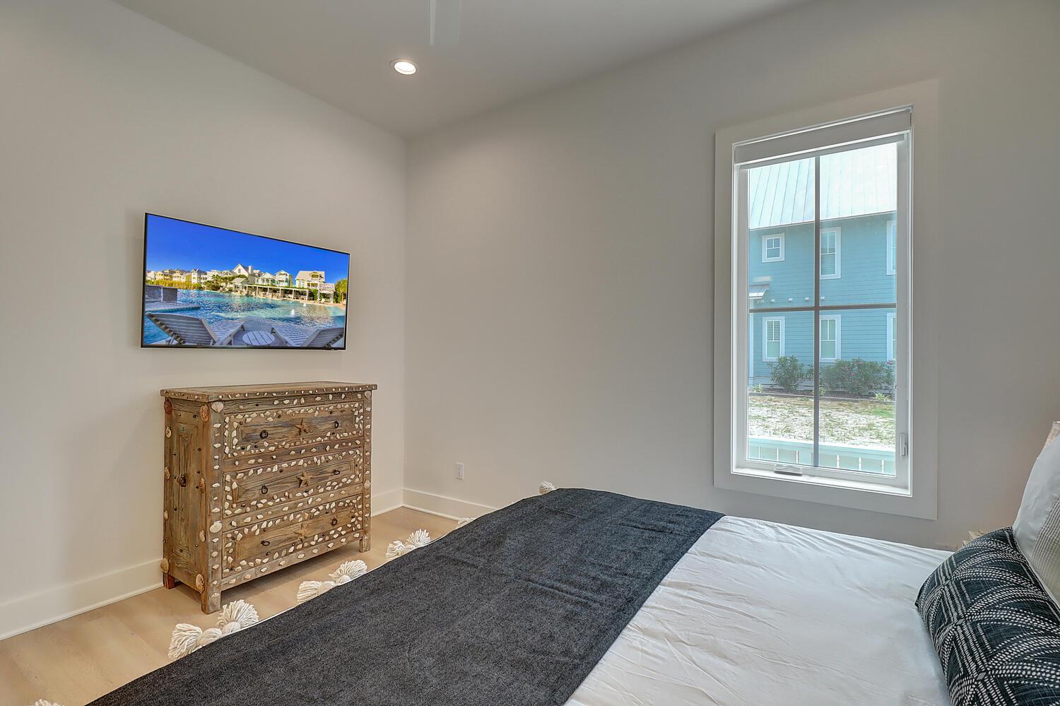 1st Floor King Bedroom