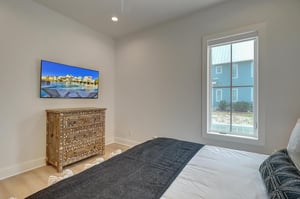 1st Floor King Bedroom