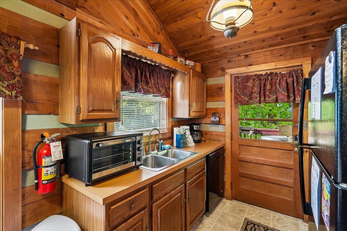 07Kitchen