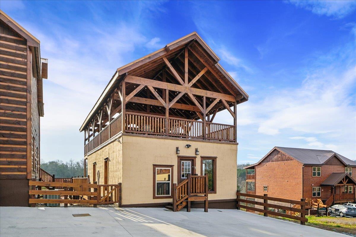 005Pool House