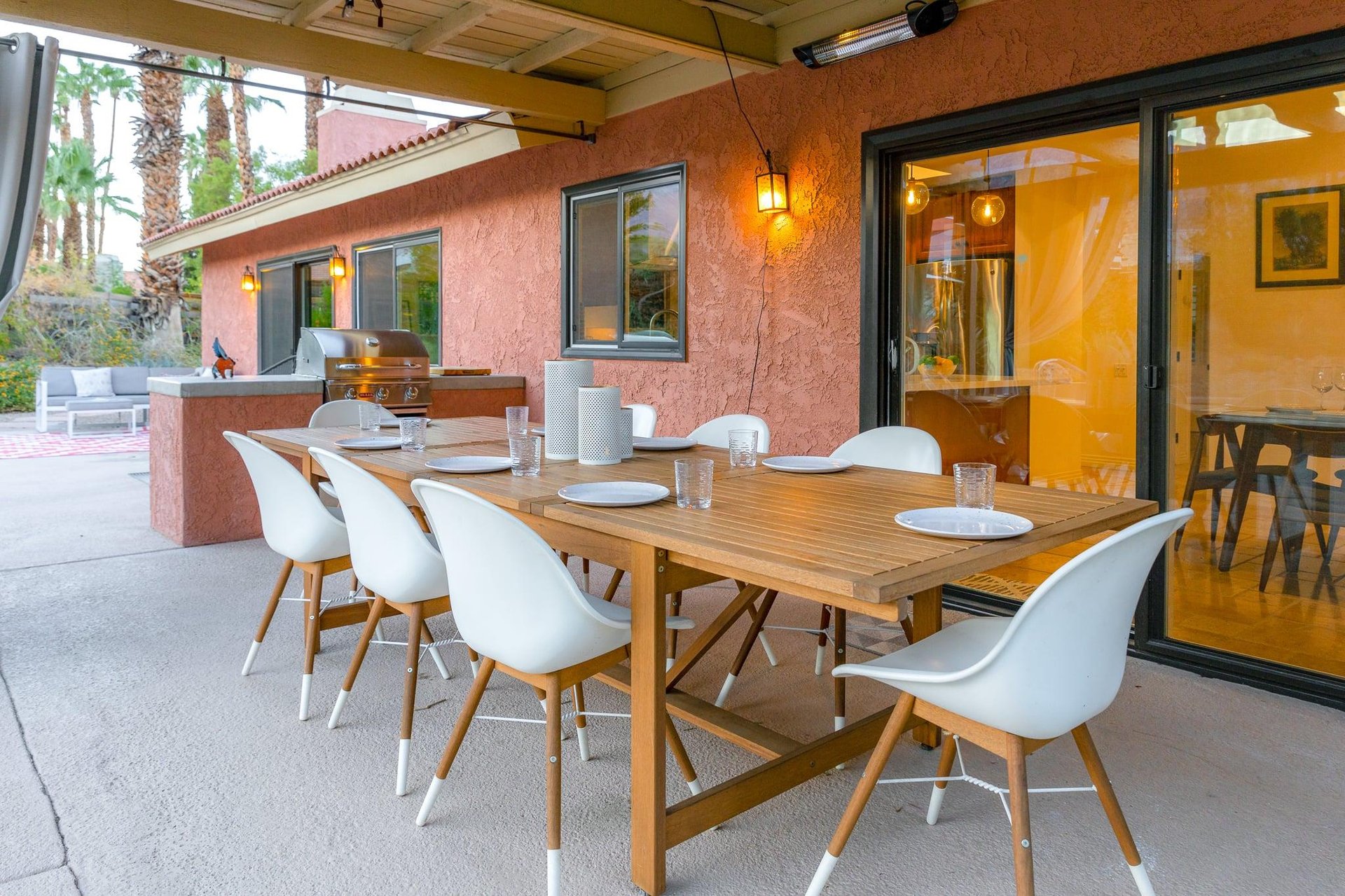 Dining for 8 next to a builtin BBQ grill