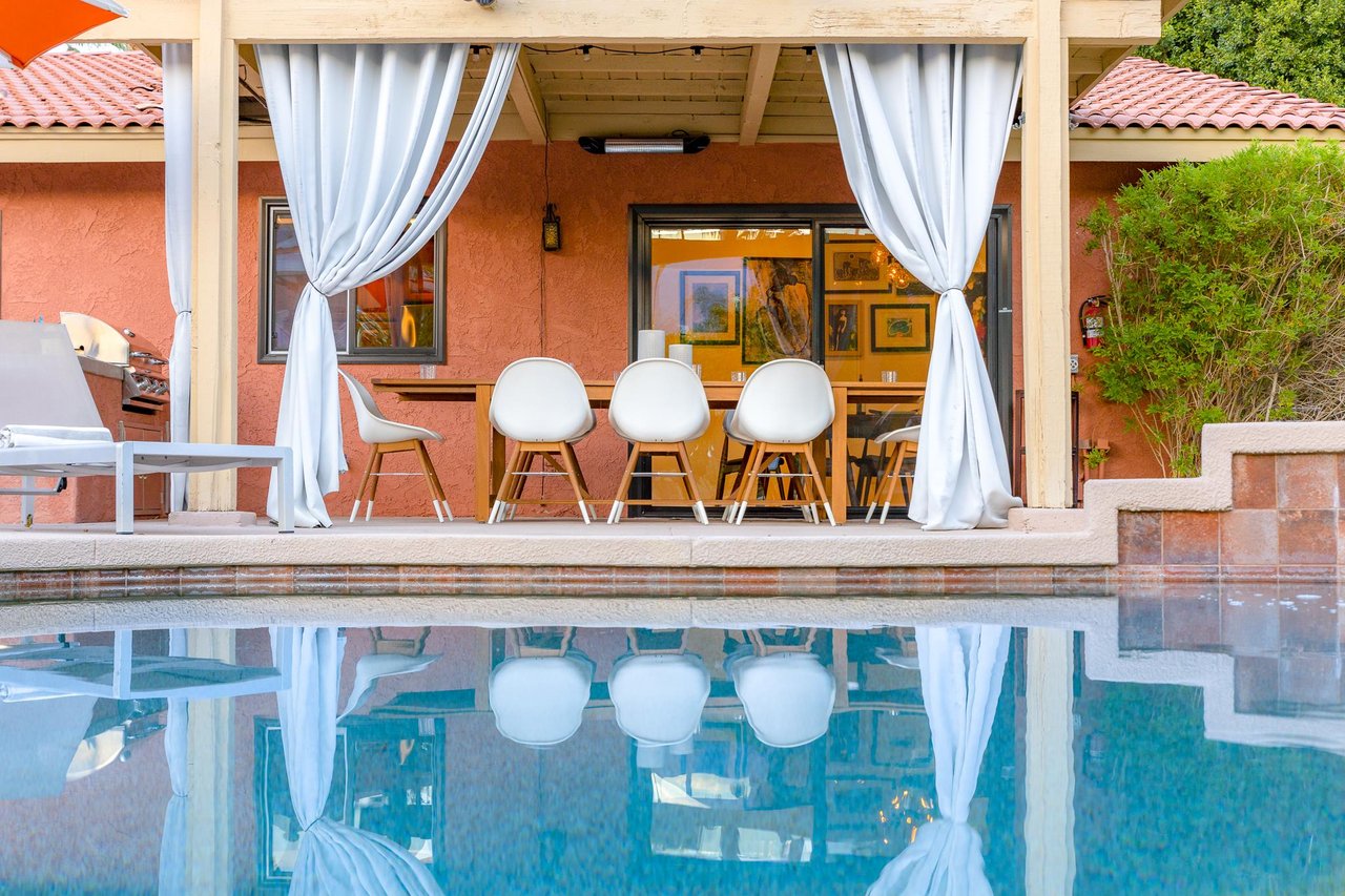 Alfresco, covered outside dining area