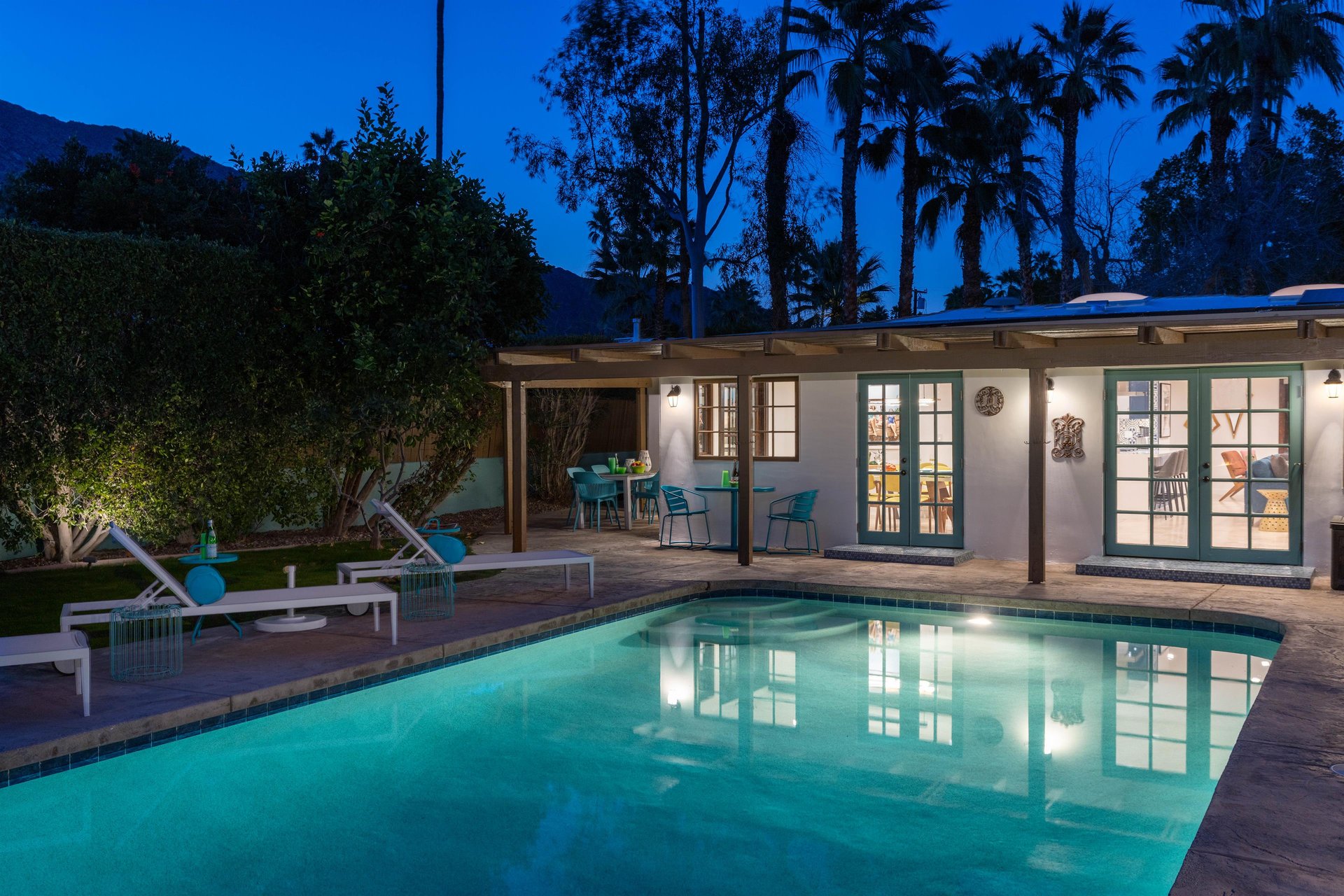 Refresh in the pool before bed