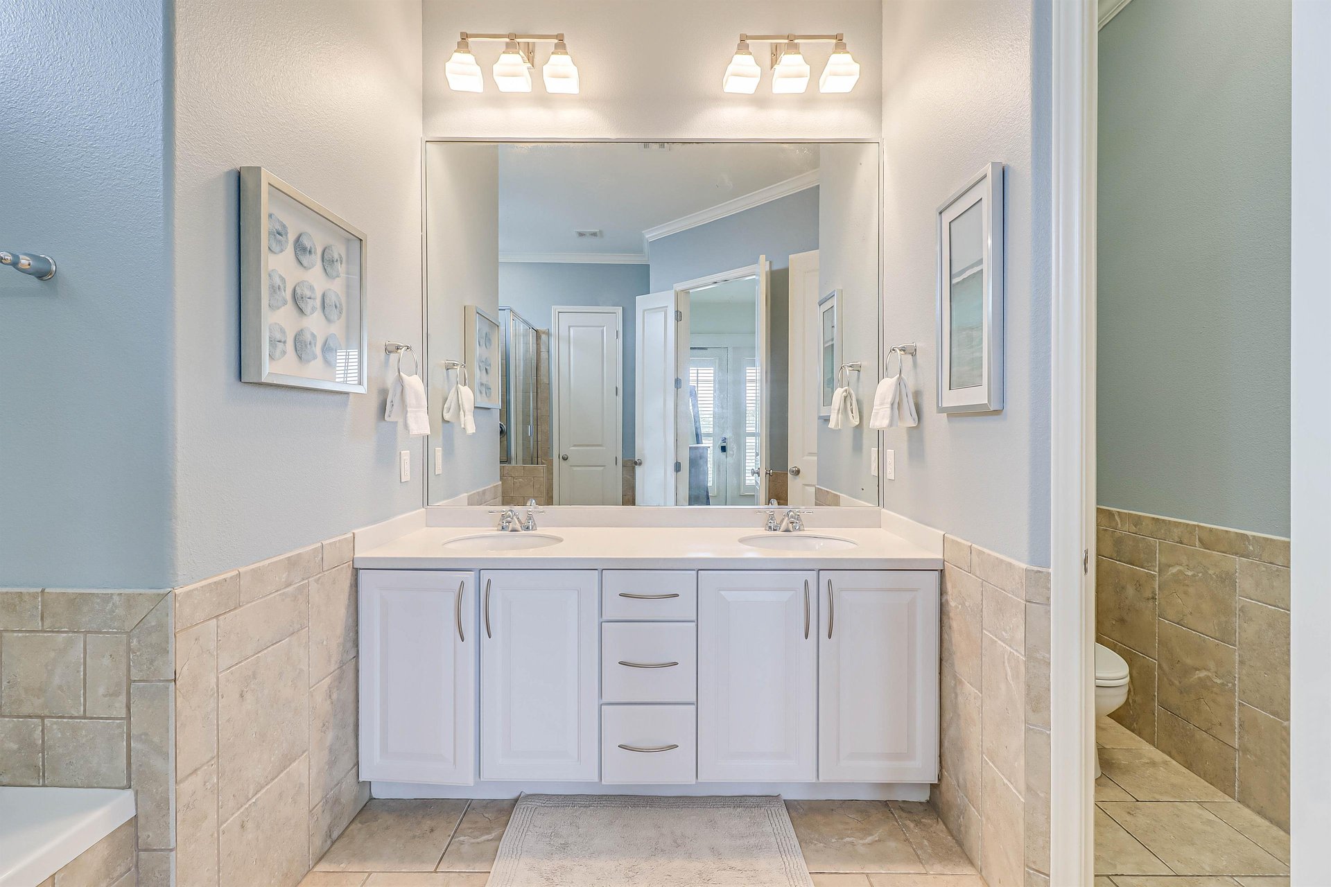 Primary King Bathroom, 2nd Floor