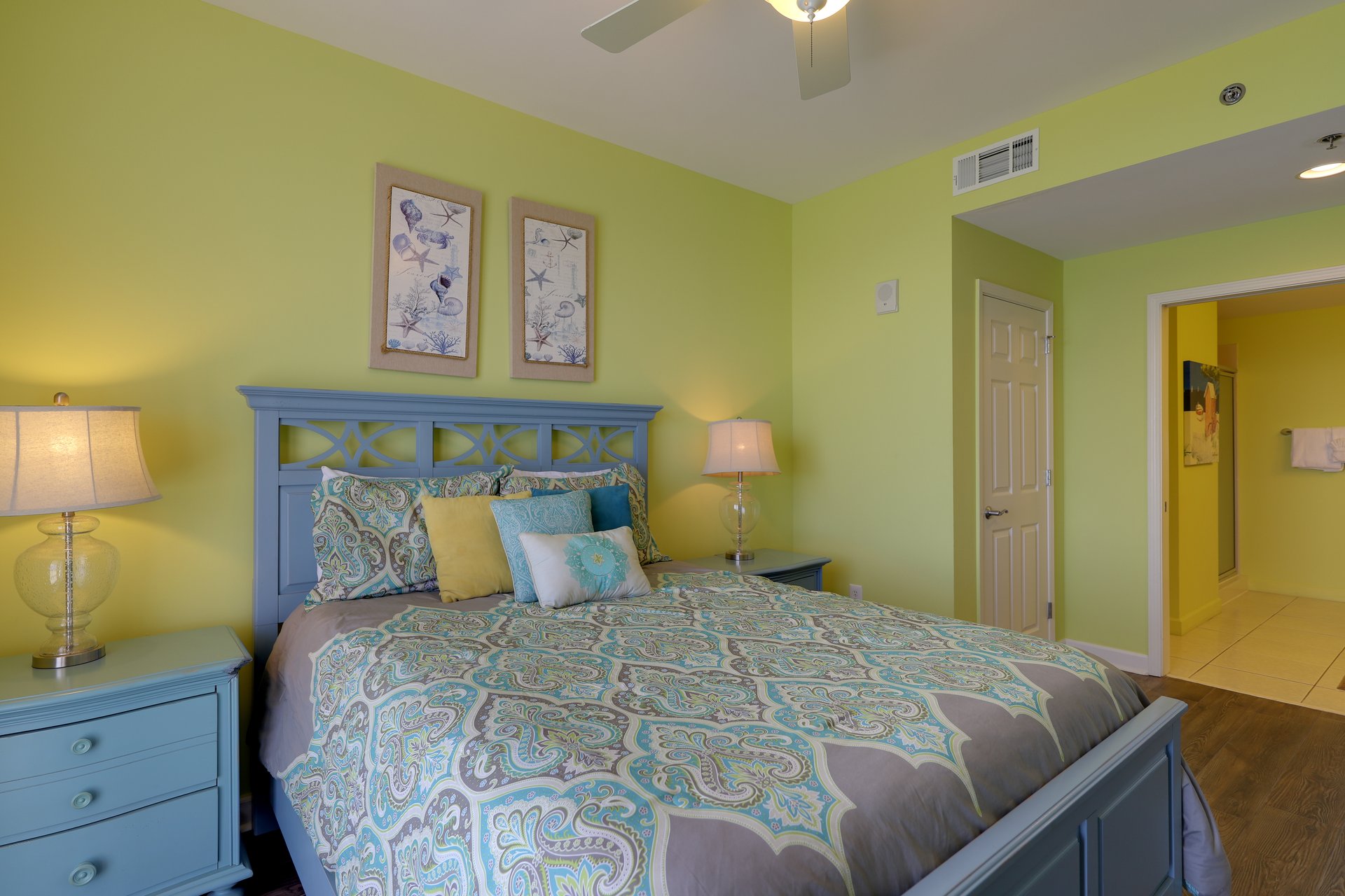 Splash Resort 907W 15