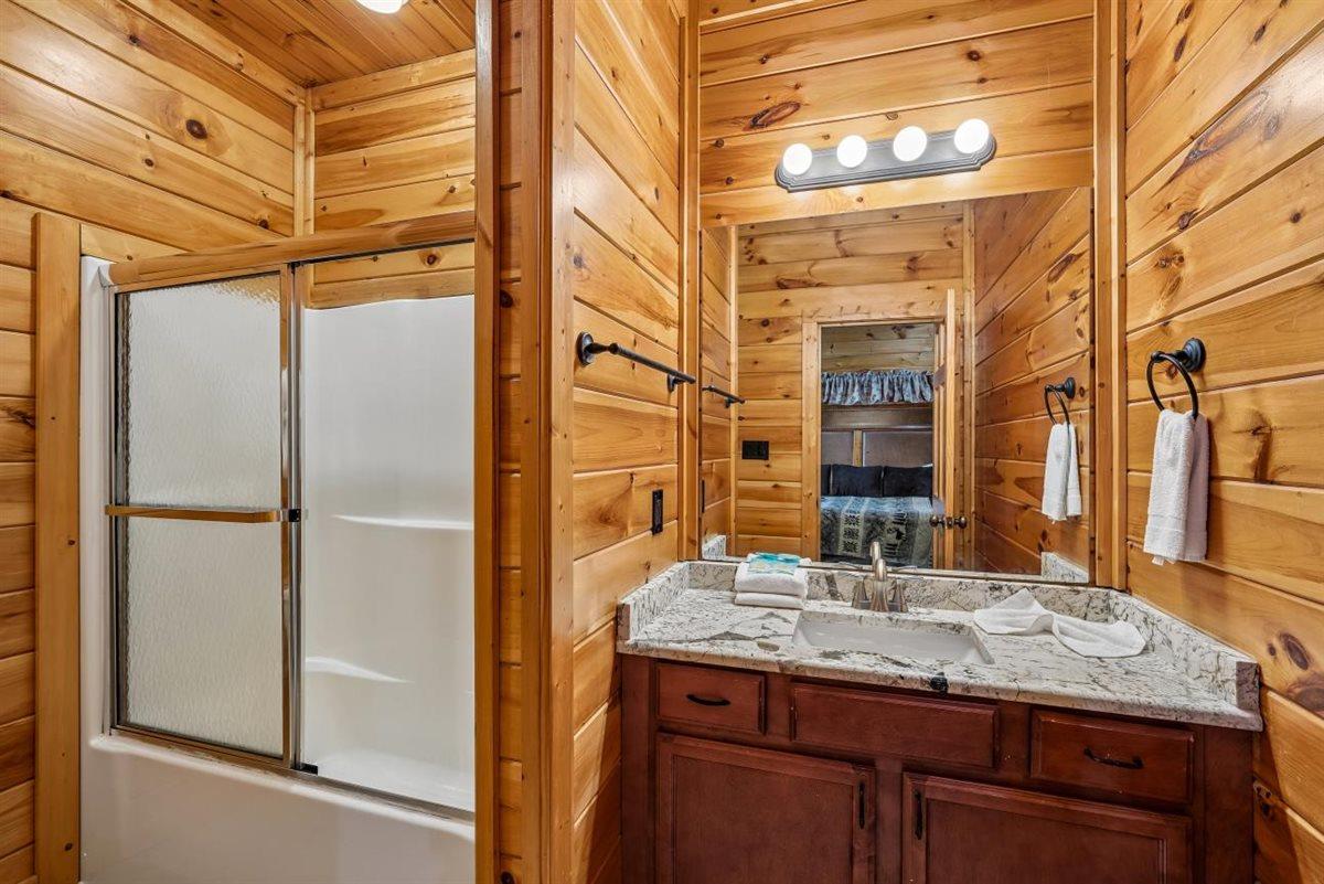 30Upstairs Bath