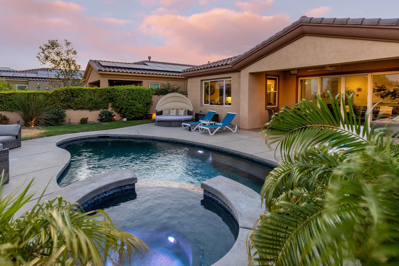 Gorgeous pool at Diamond Palms