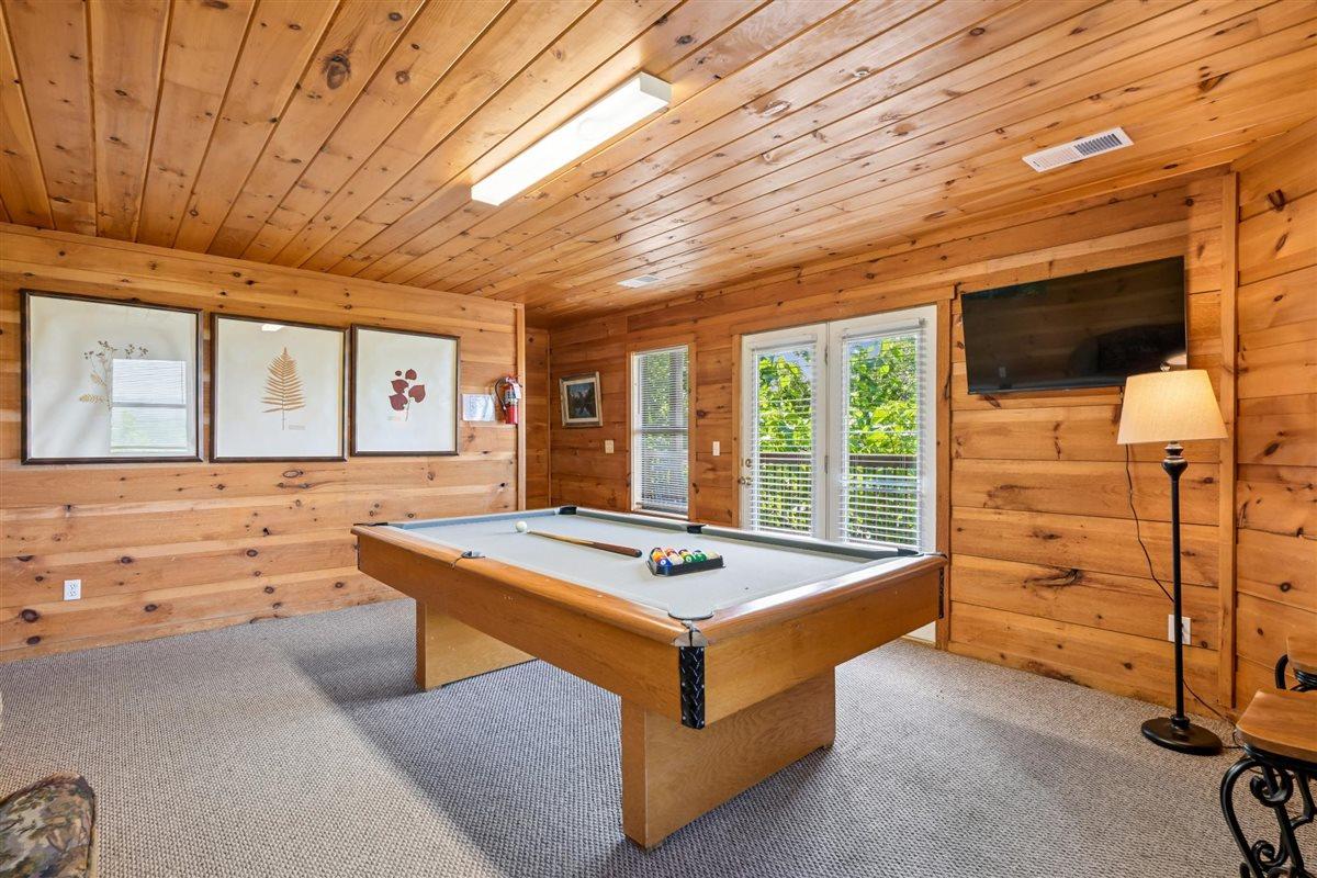 049Recreation Room