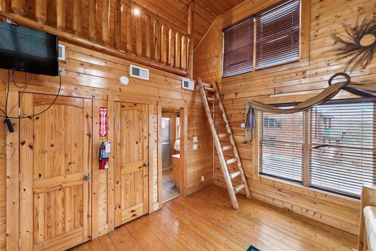 44Primary Bedroom