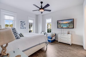 Queen Bedroom, First Floor