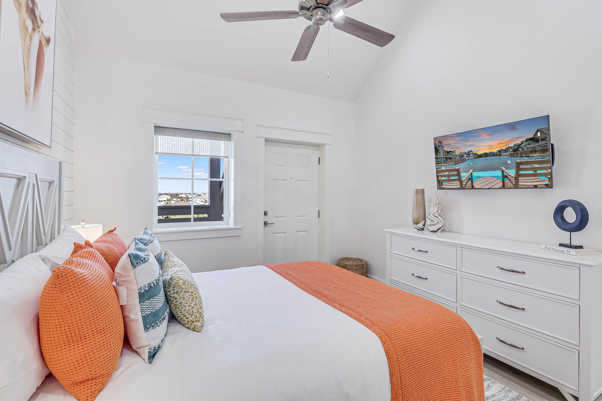 Queen Bedroom, 2nd Floor