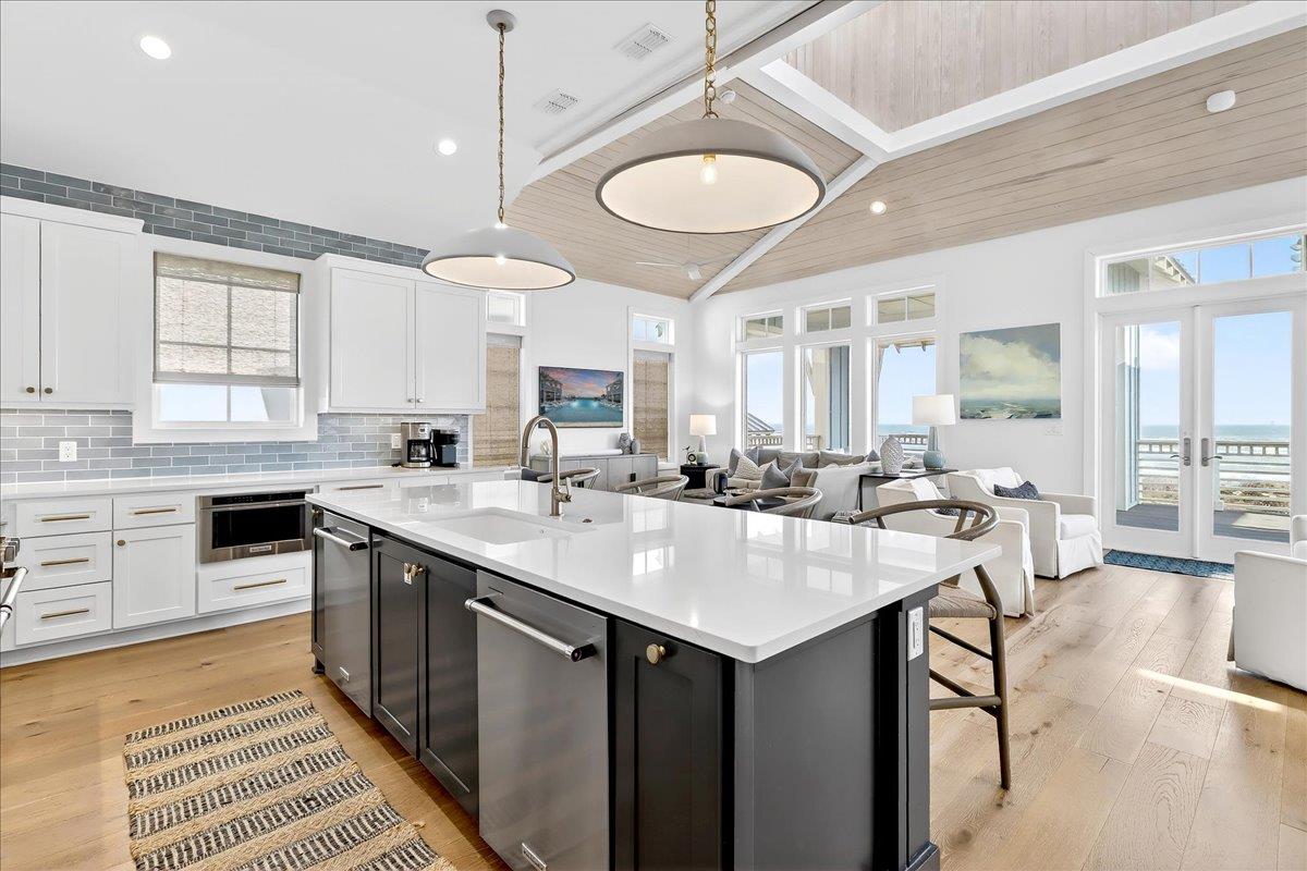 3rd Floor, Kitchen