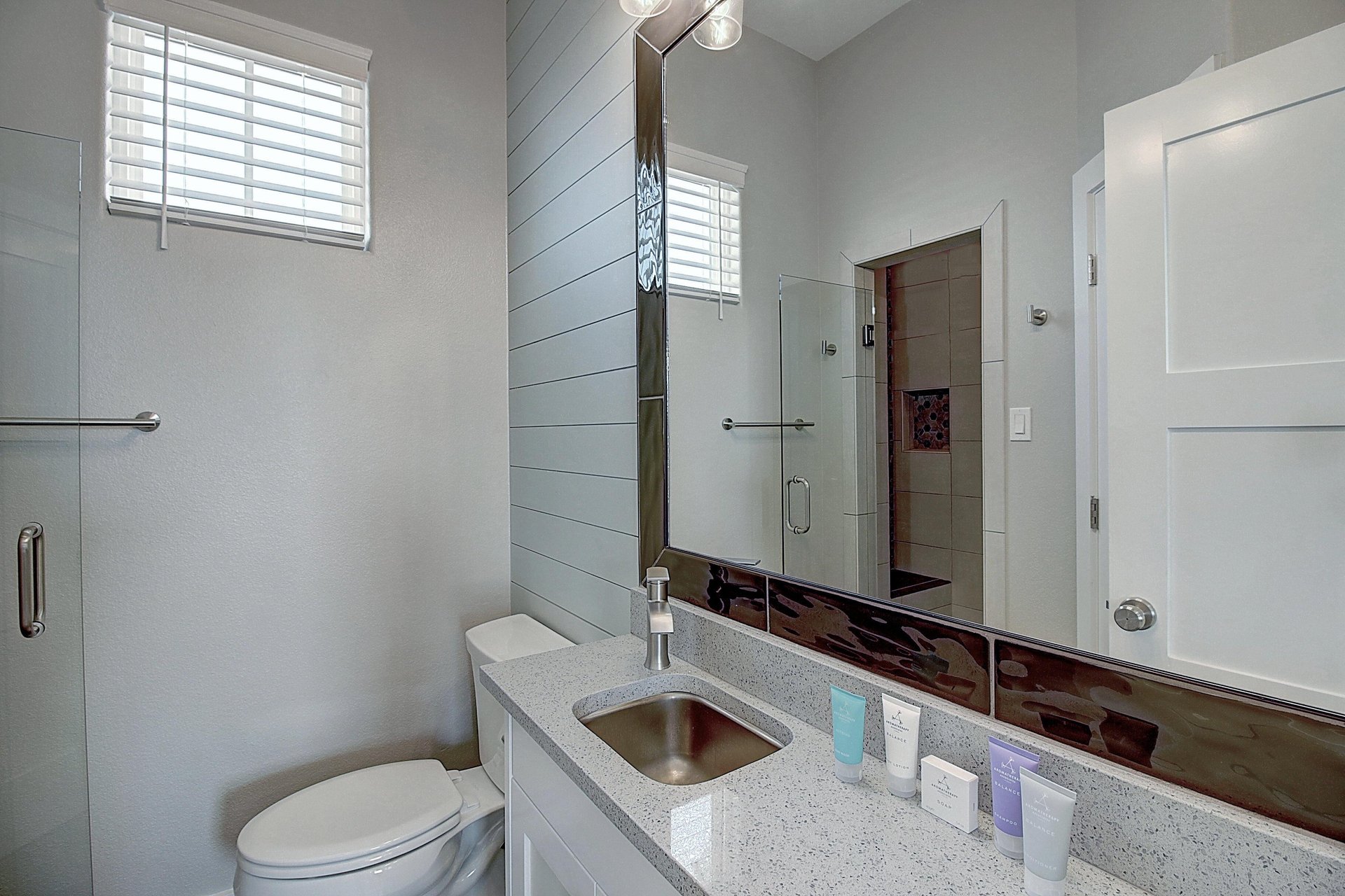 Full, Shared Bathroom, 2nd Floor