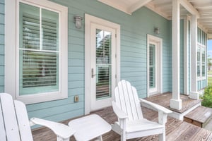 Right Queen Side Patio, 1st Floor