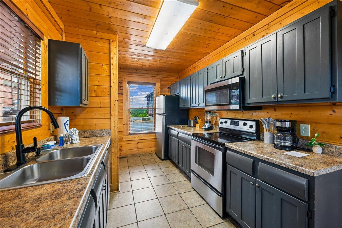 08Kitchen