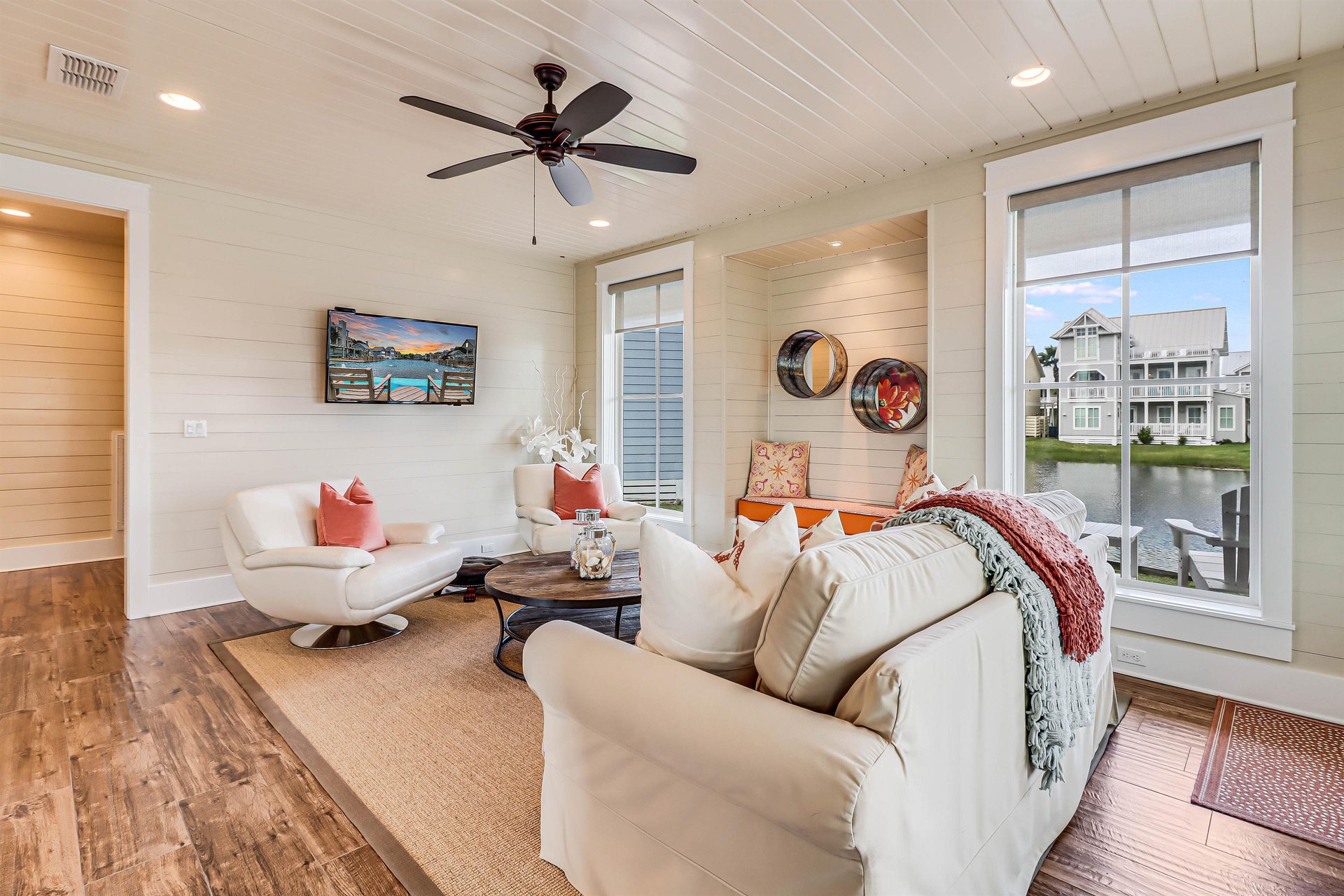 Sitting Area, 1st Floor