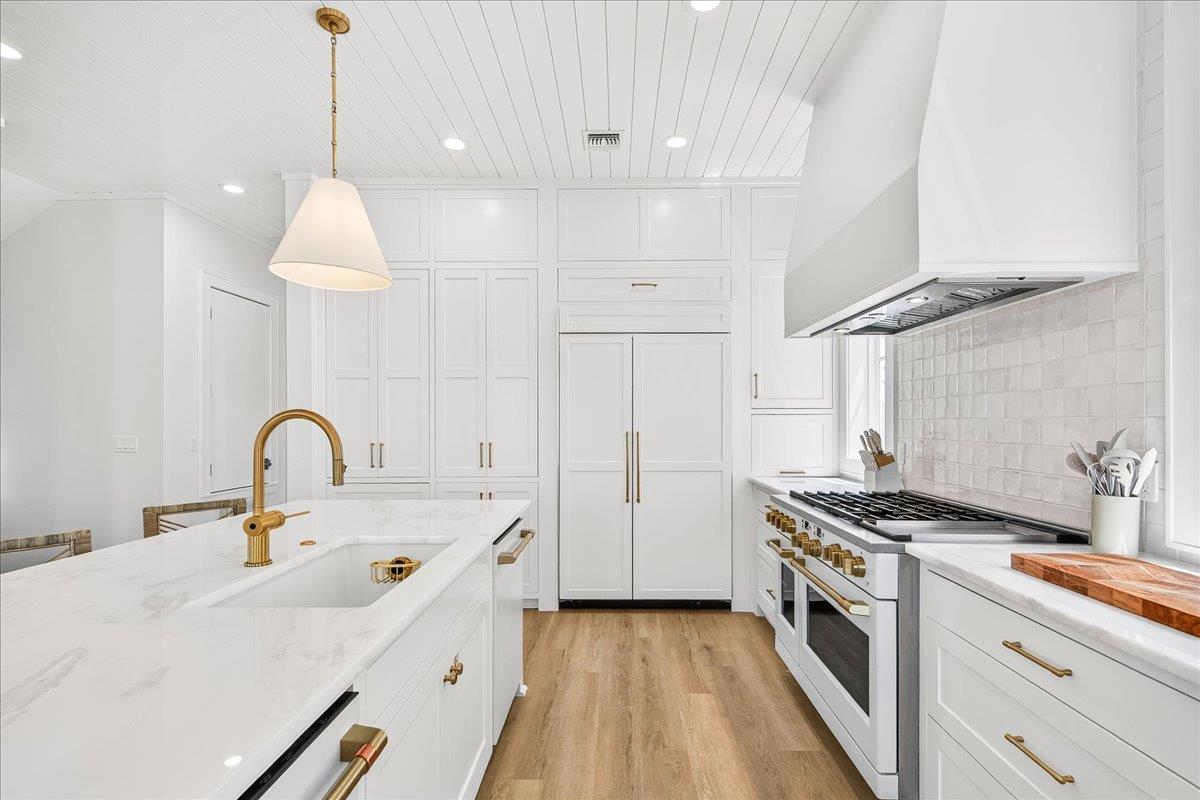 Kitchen, 2nd Floor