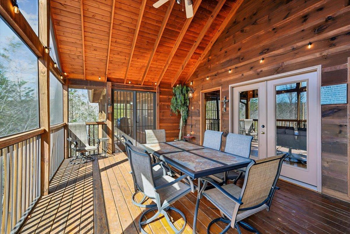 030Screened Deck