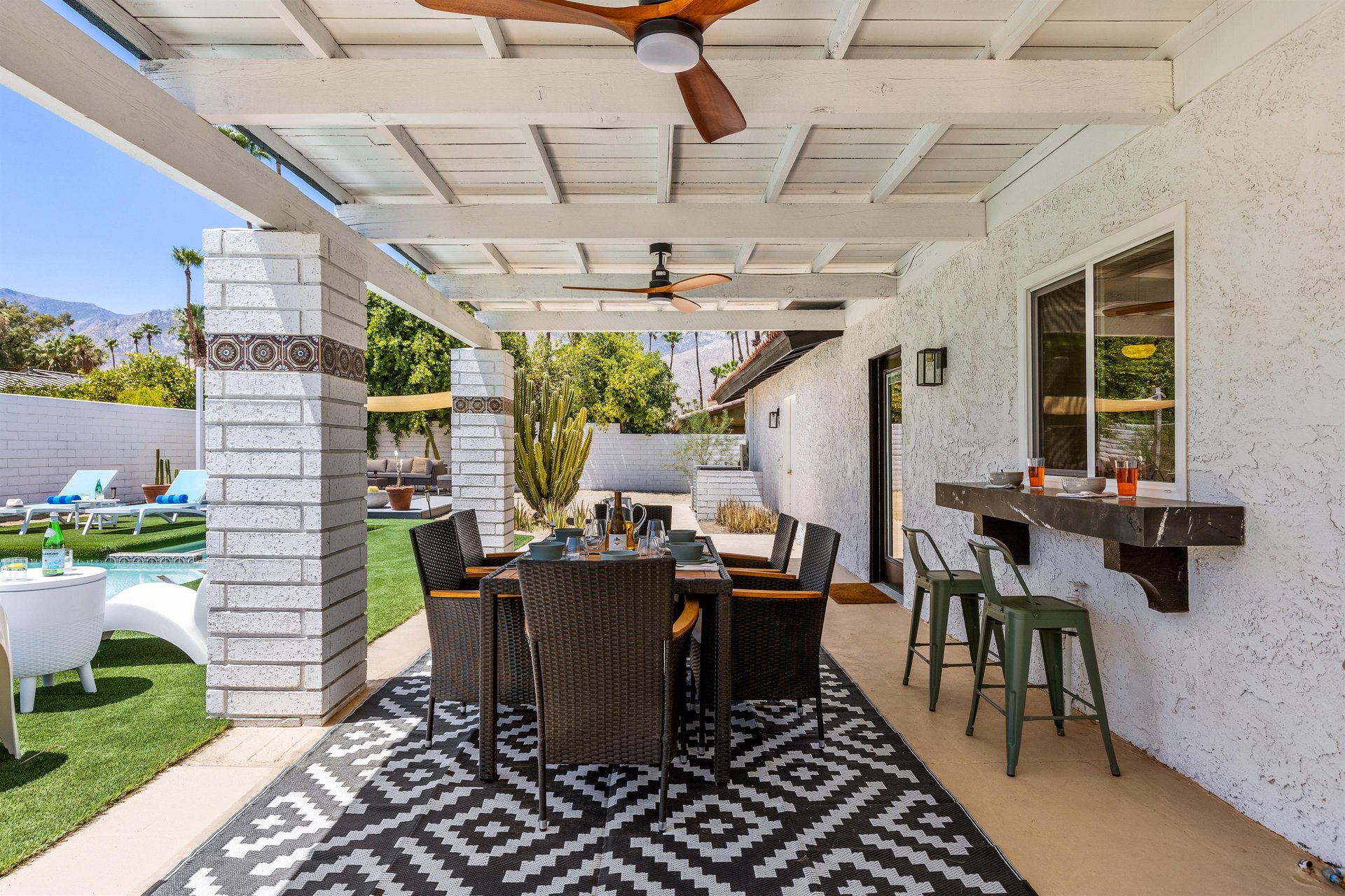 Take all your meals al fresco