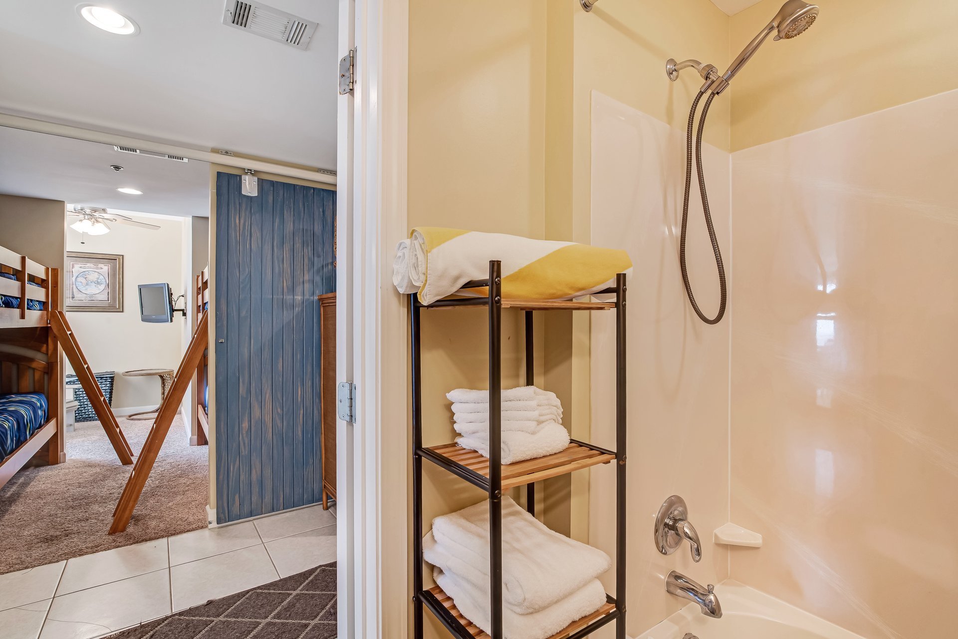 Splash Resort 2101E 23