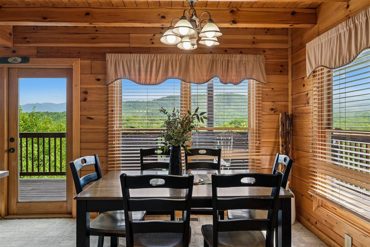 09Dining Area