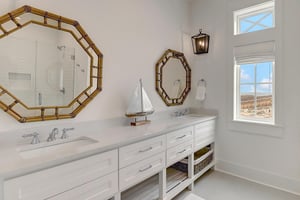 2nd Floor King Bathroom