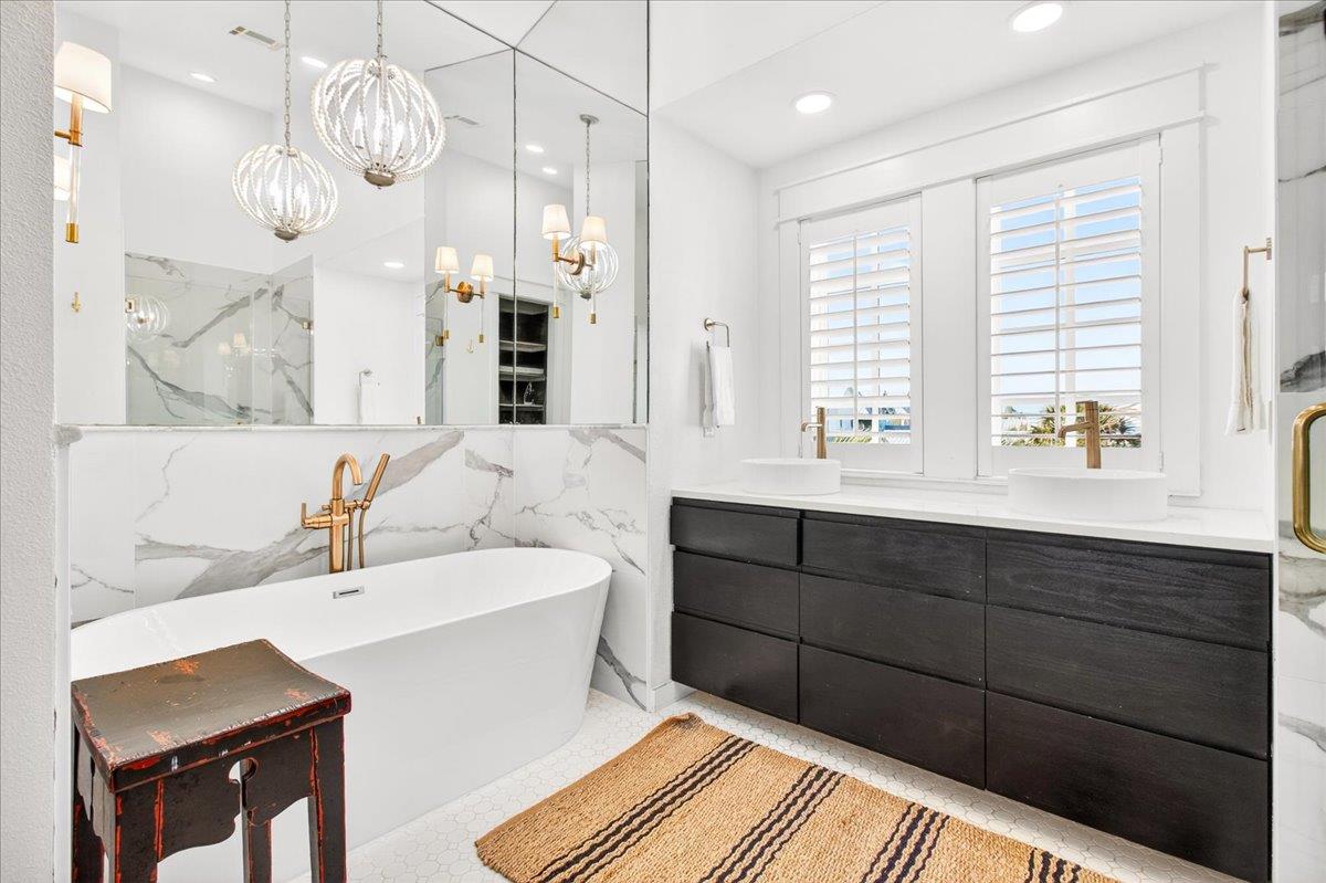 2nd Floor, Primary King Bathroom
