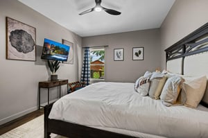 King bed with window