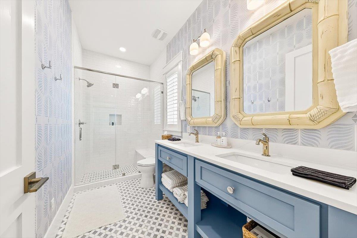 2nd King Bathroom, 2nd Floor