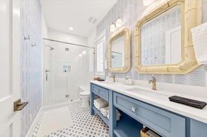 2nd King Bathroom, 2nd Floor