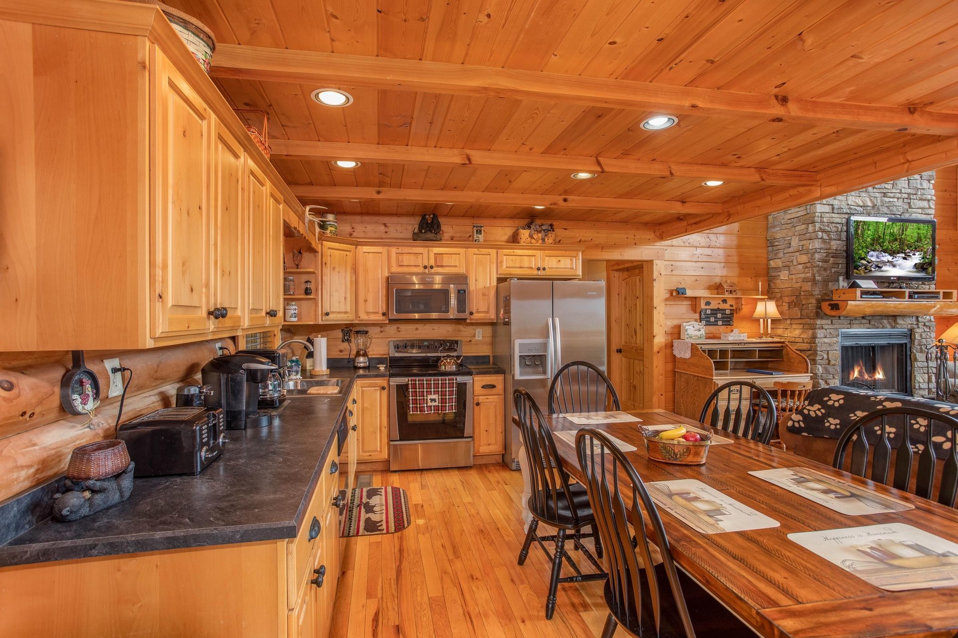 full kitchen with appliances