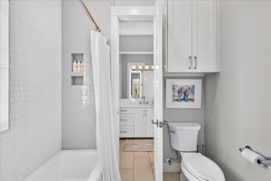 Twin Bathroom, 2nd Floor