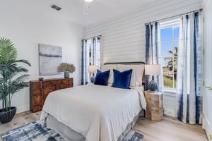 Queen Bedroom, 2nd Floor