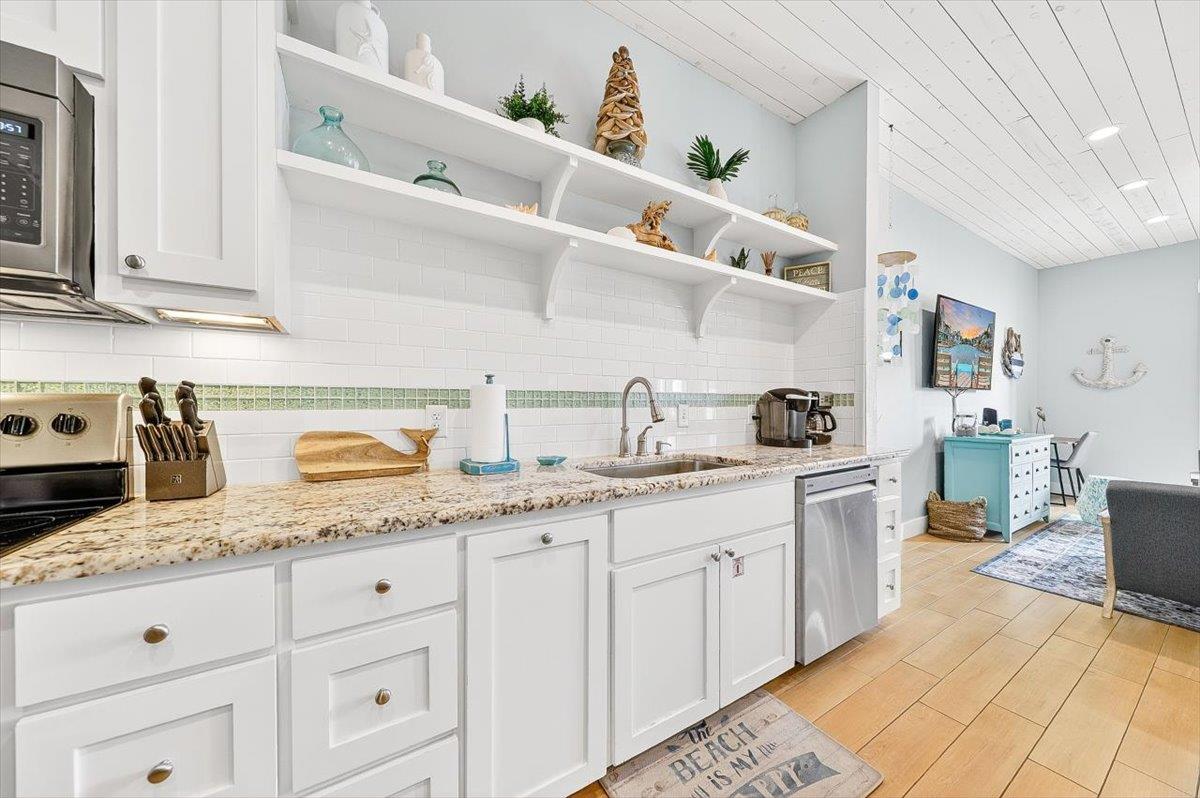 1st Floor, Kitchen