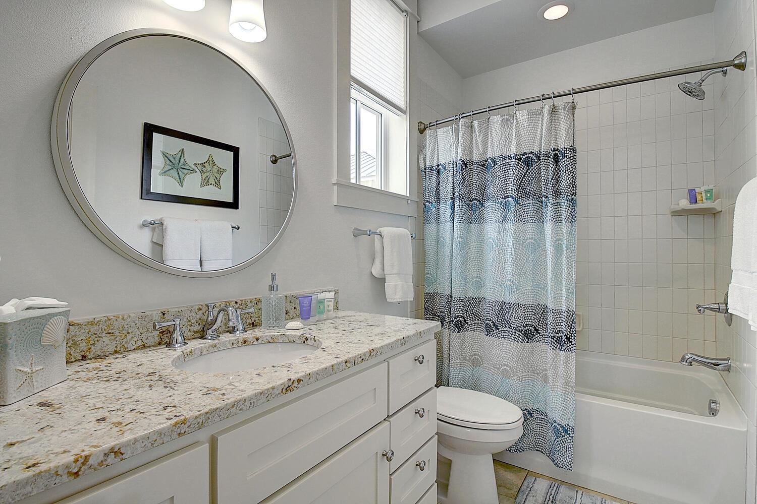 2nd Floor, King Bathroom