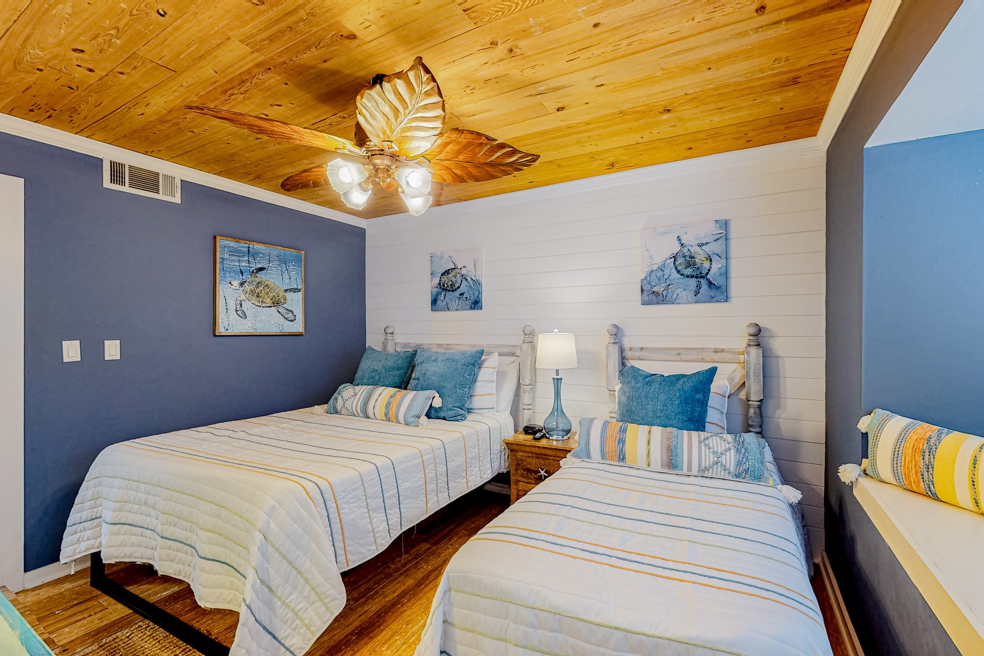 Costa Del Sol A7 Livin it Up 20