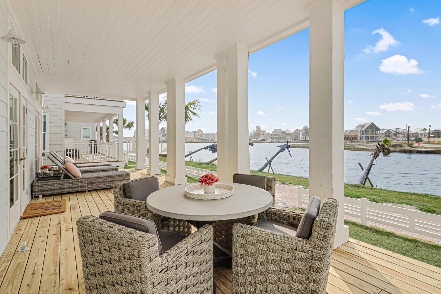 Primary Suite Lake View Patio, 1st Floor