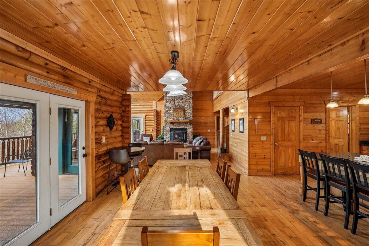 14Dining Room